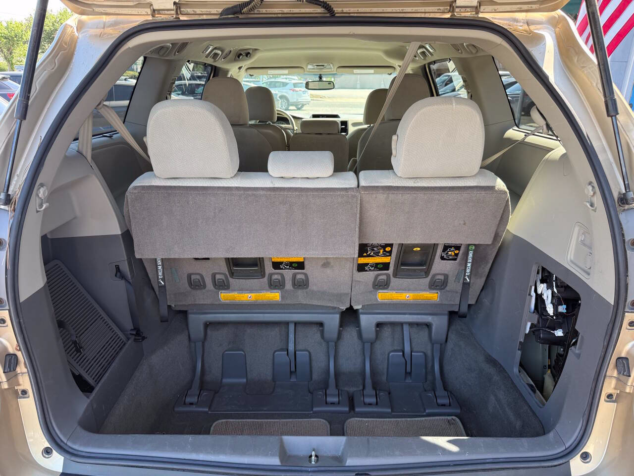Used 2012 Toyota Sienna LE FWD image 17