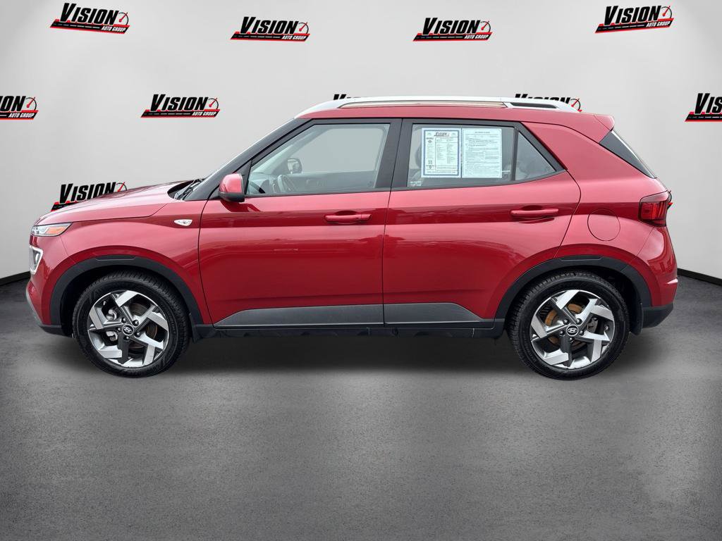 Used 2022 Hyundai Venue Limited FWD image 2