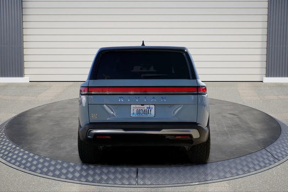 Used 2023 Rivian R1S Adventure image 6