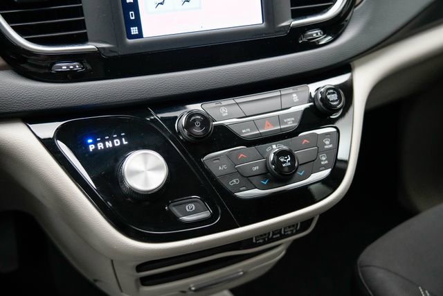 Used 2023 Chrysler Voyager LX image 30