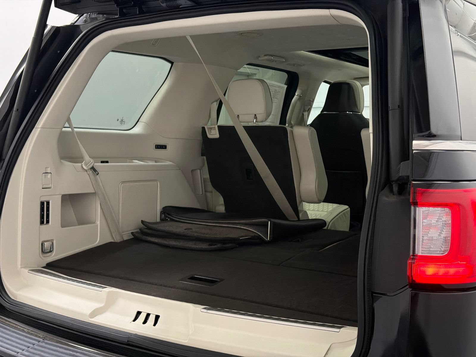 Used 2021 Lincoln Navigator Black Label AWD/4WD image 9