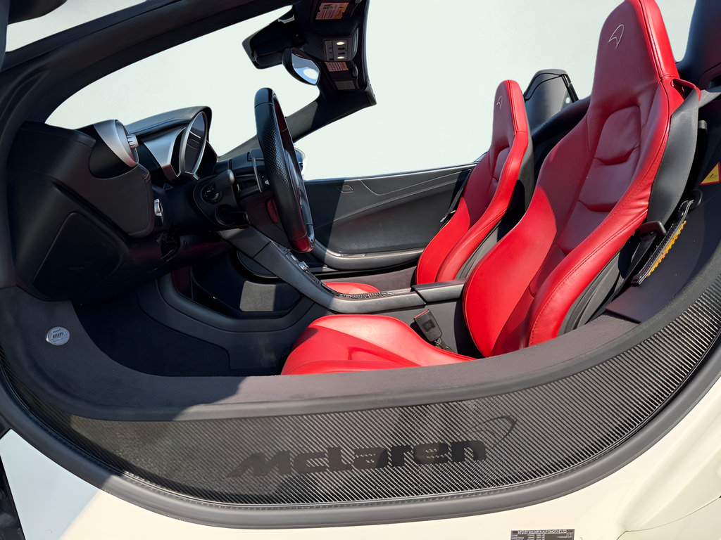 Used 2015 McLaren 650S Spider RWD image 17