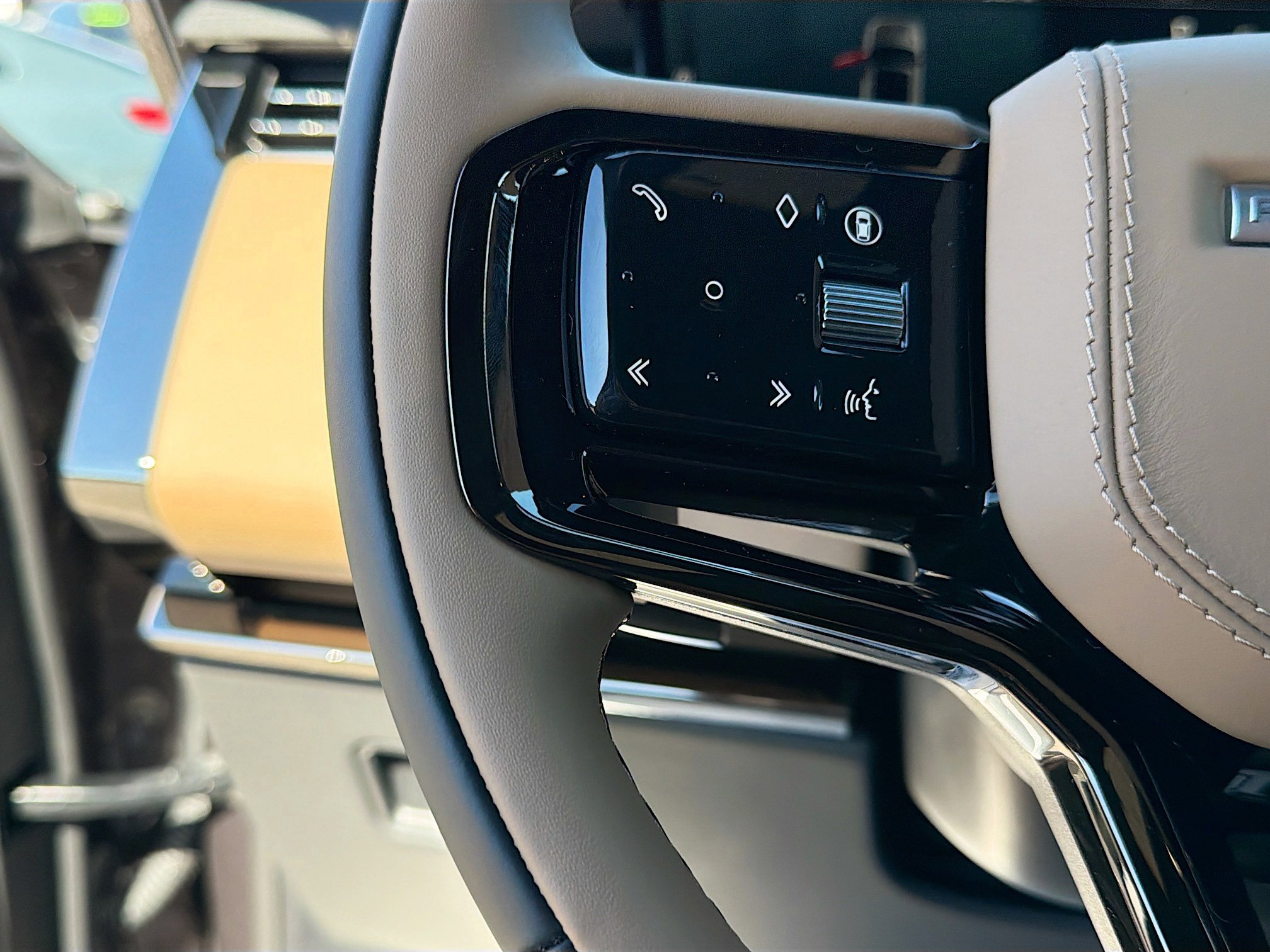 New 2026 Land Rover Range Rover Sport Dynamic SE image 38