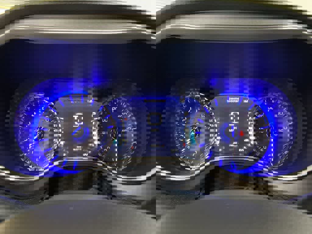 Used 2023 Chrysler Pacifica Touring-L image 27