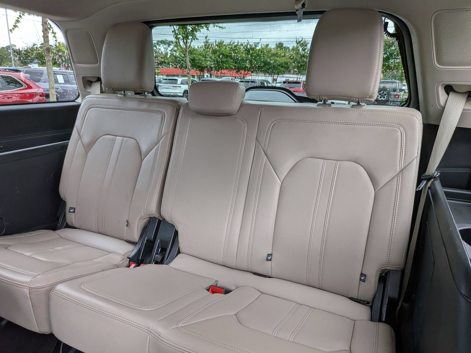 Used 2024 Ford Expedition Limited RWD image 32