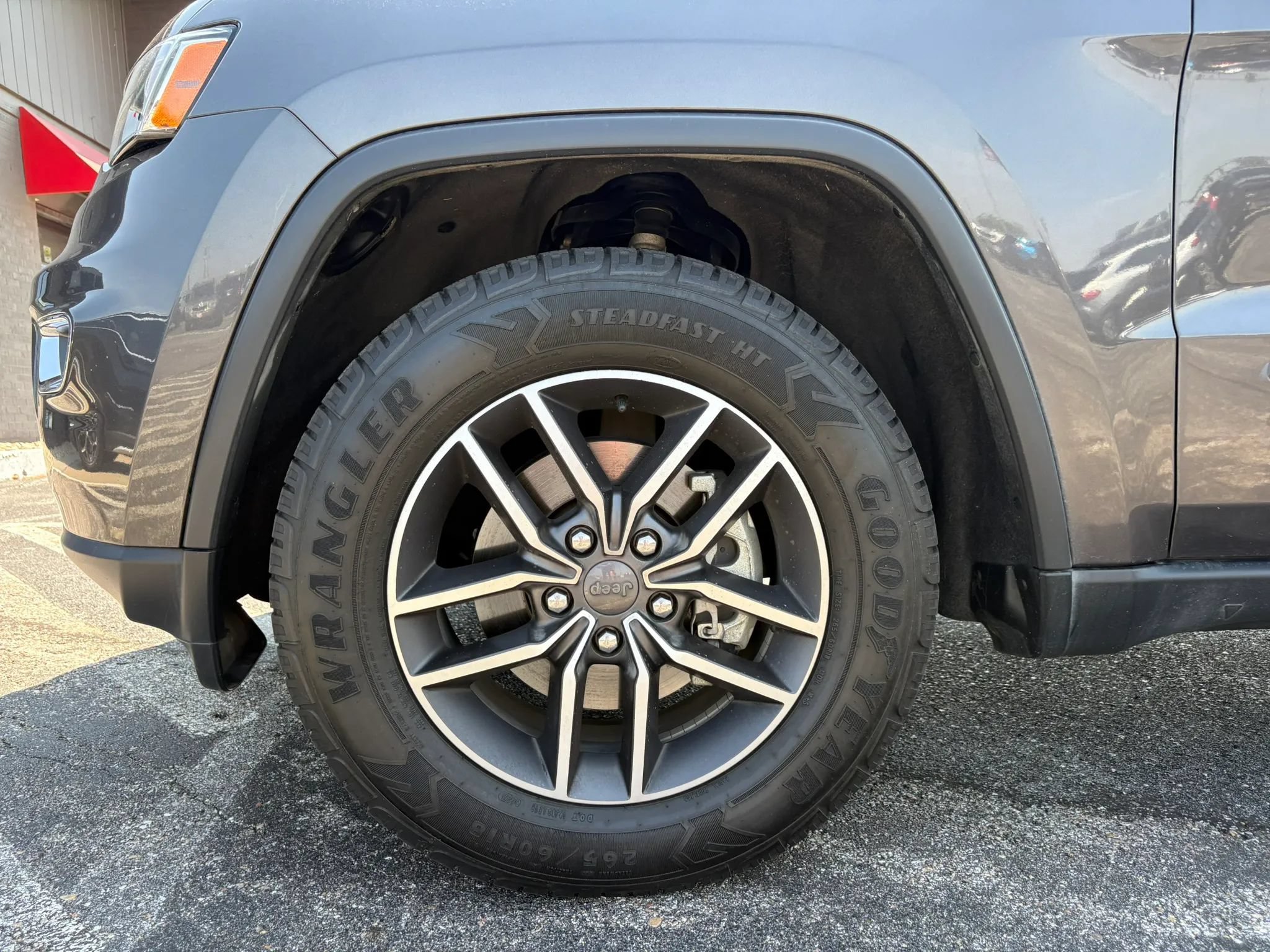 Used 2020 Jeep Grand Cherokee Limited AWD/4WD image 26