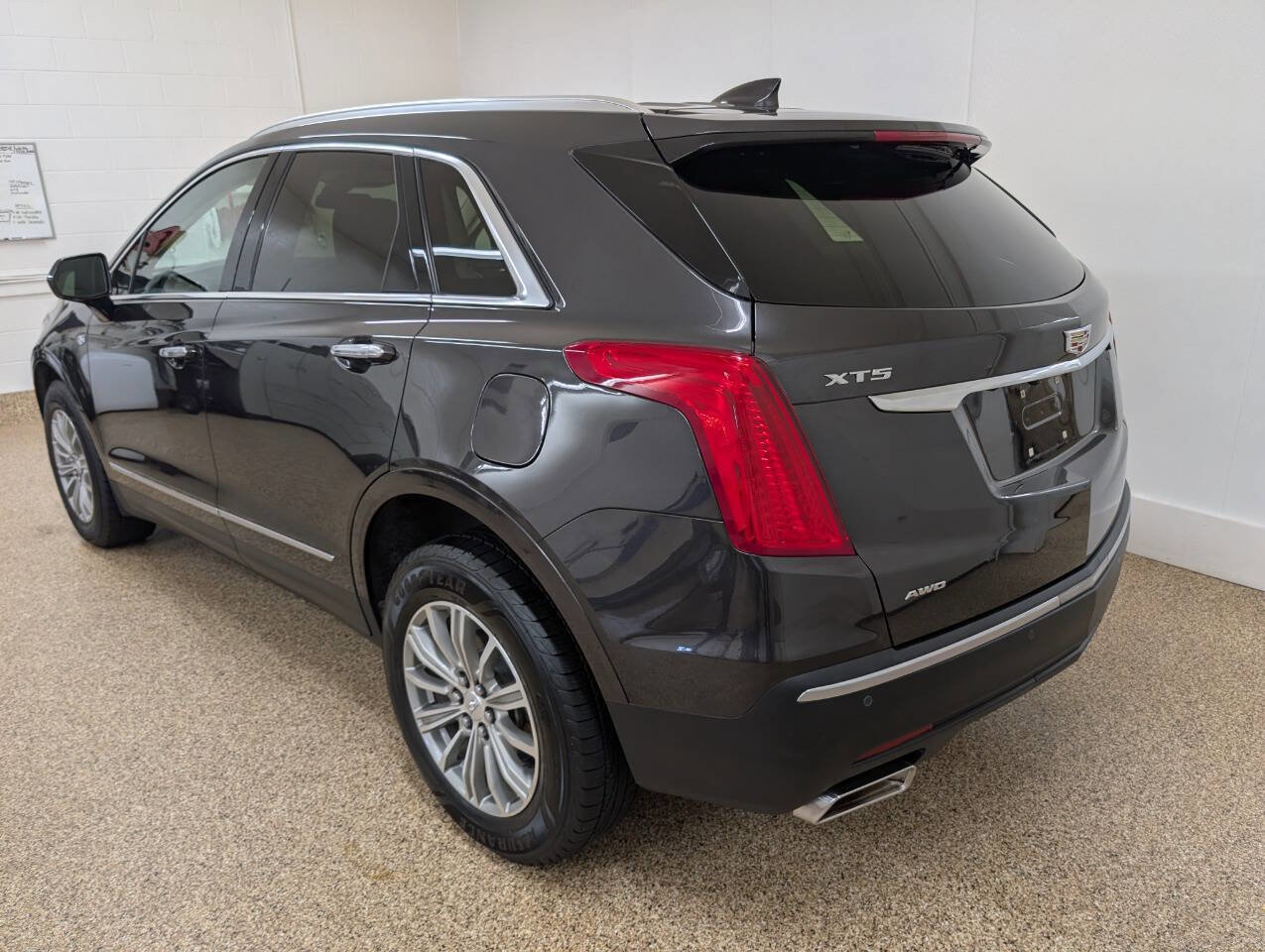 Used 2018 Cadillac XT5 Luxury AWD/4WD image 3