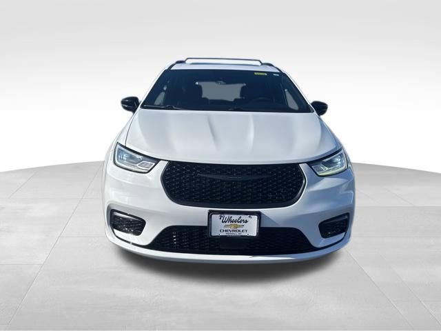 Used 2025 Chrysler Pacifica Limited image 9