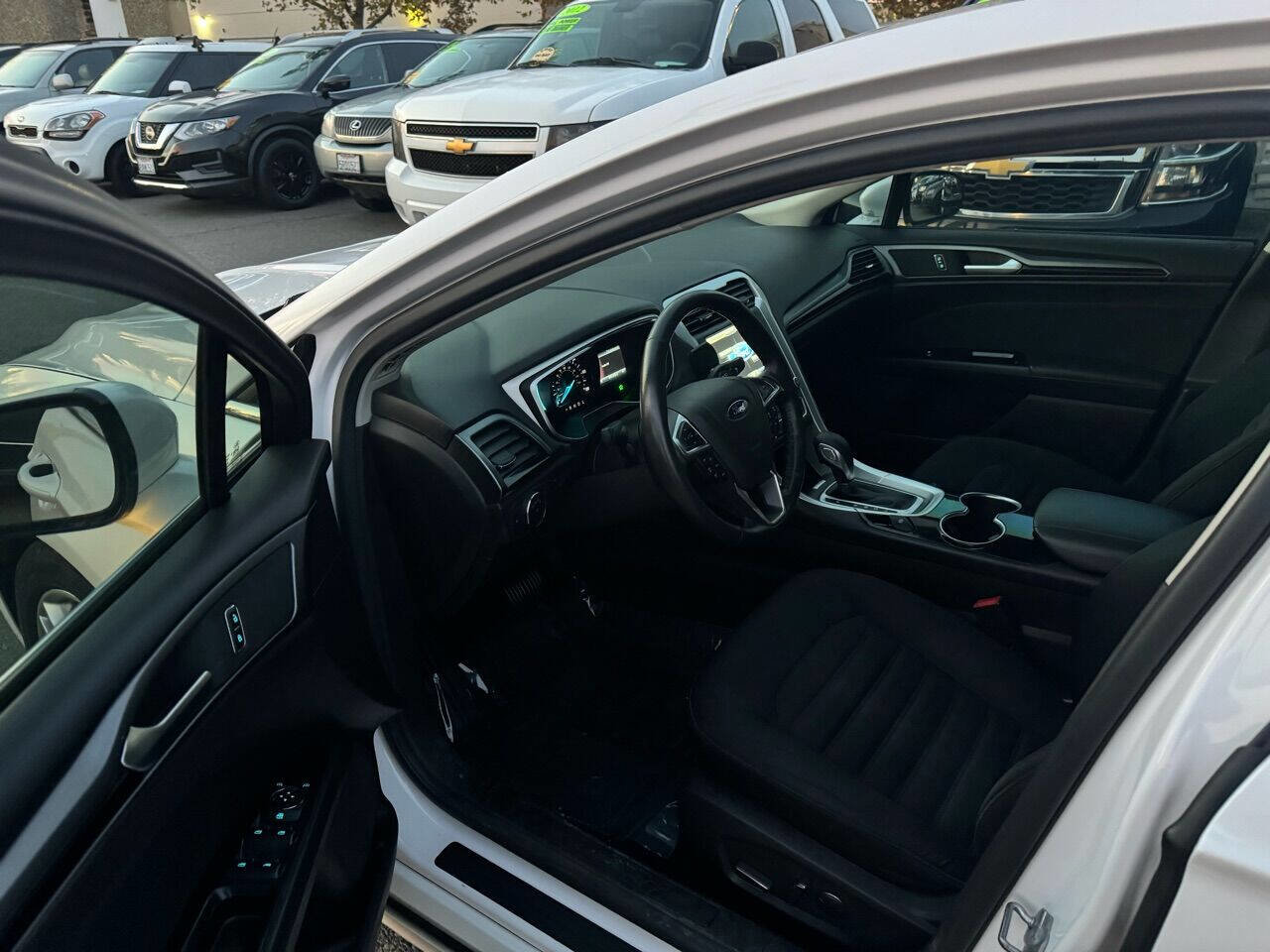 Used 2016 Ford Fusion SE image 11