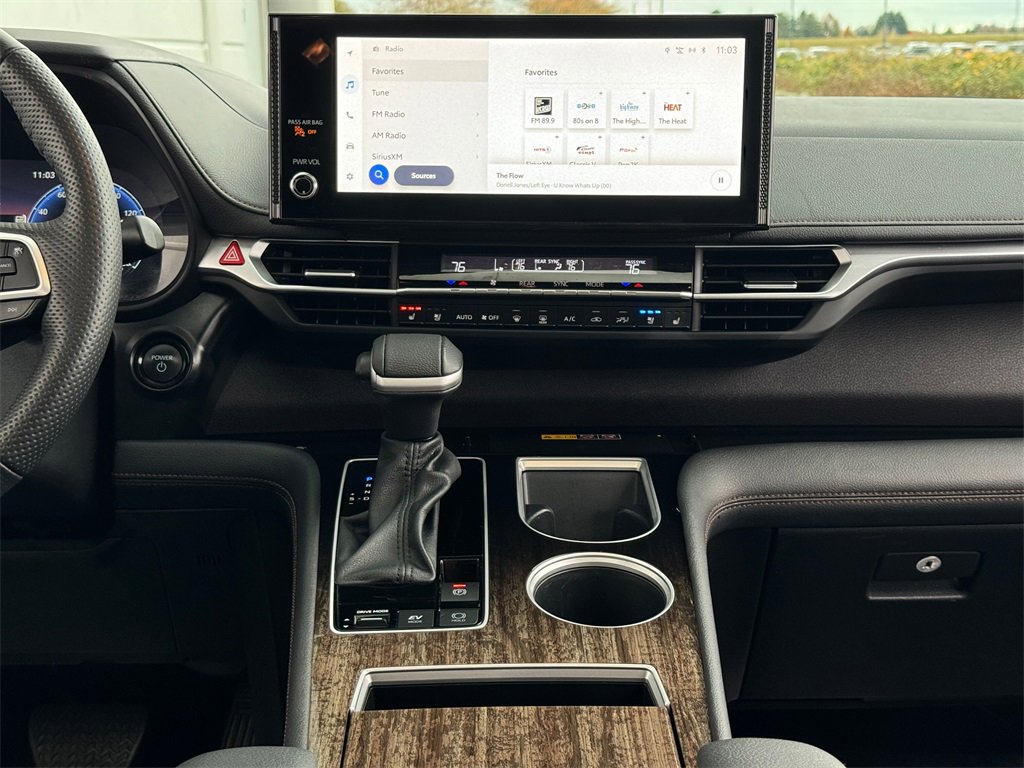 Certified 2025 Toyota Sienna Platinum image 17