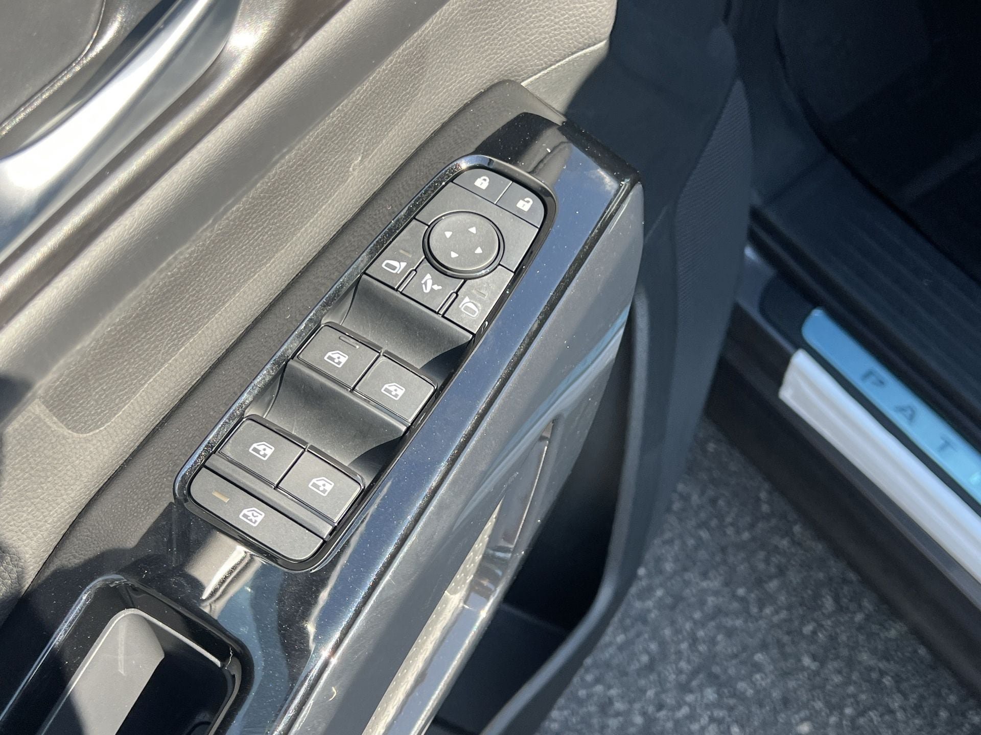 New 2026 Nissan Pathfinder Platinum FWD image 17