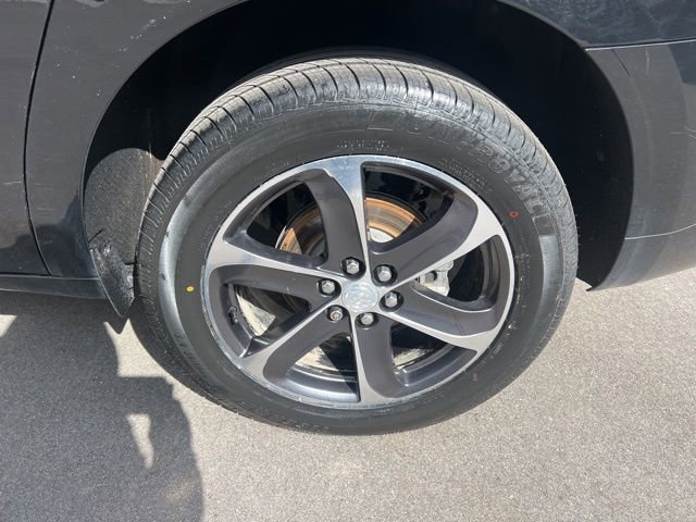 Used 2020 Buick Enclave Essence w/ Sport Touring Edition image 9