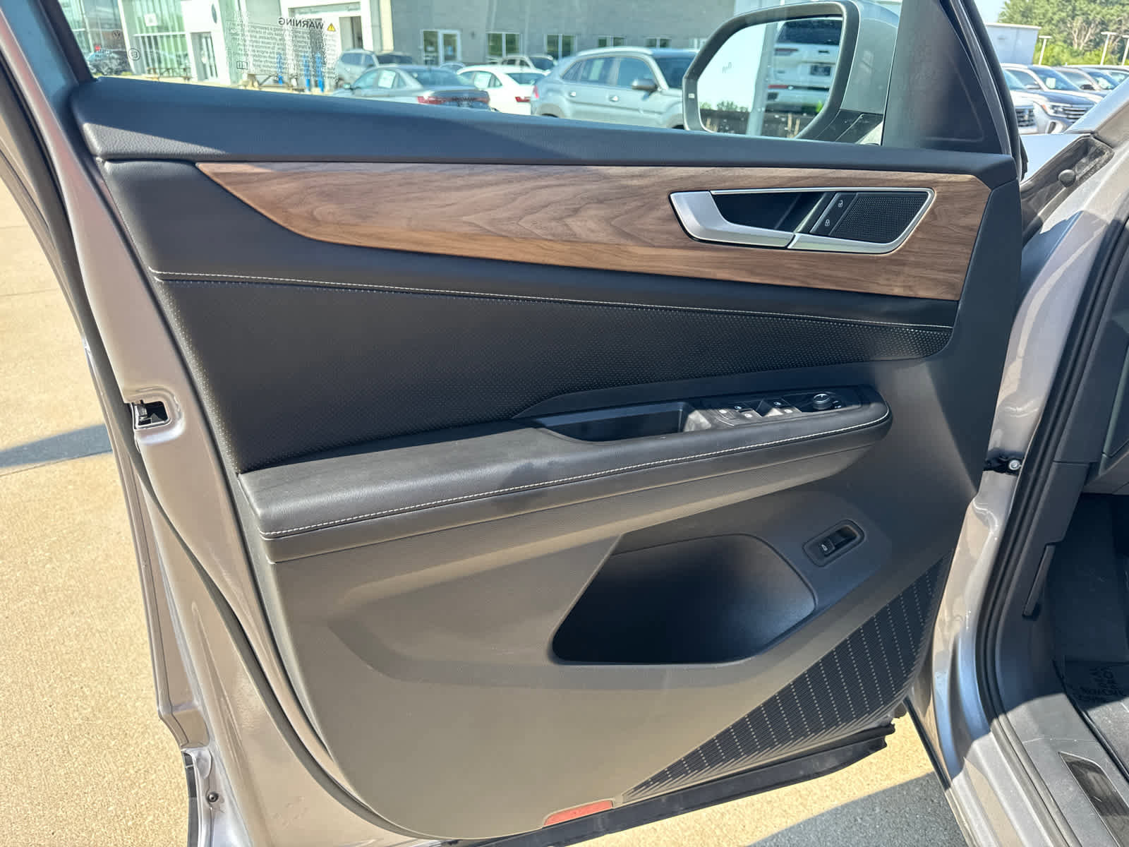 Certified 2024 Volkswagen Atlas SE image 23