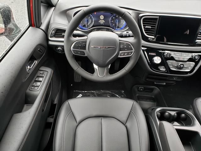 New 2026 Chrysler Pacifica Select image 9