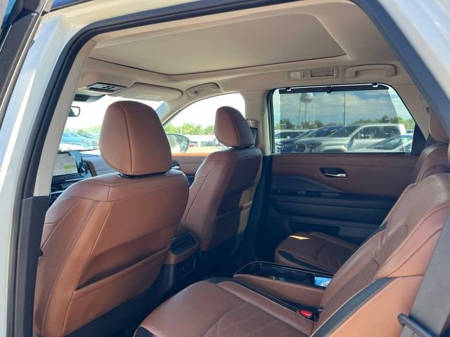 Used 2023 Nissan Pathfinder Platinum w/ Lighting Package (N93) FWD image 31