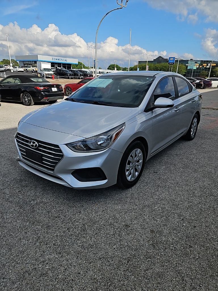 Used 2021 Hyundai Accent SE FWD image 3