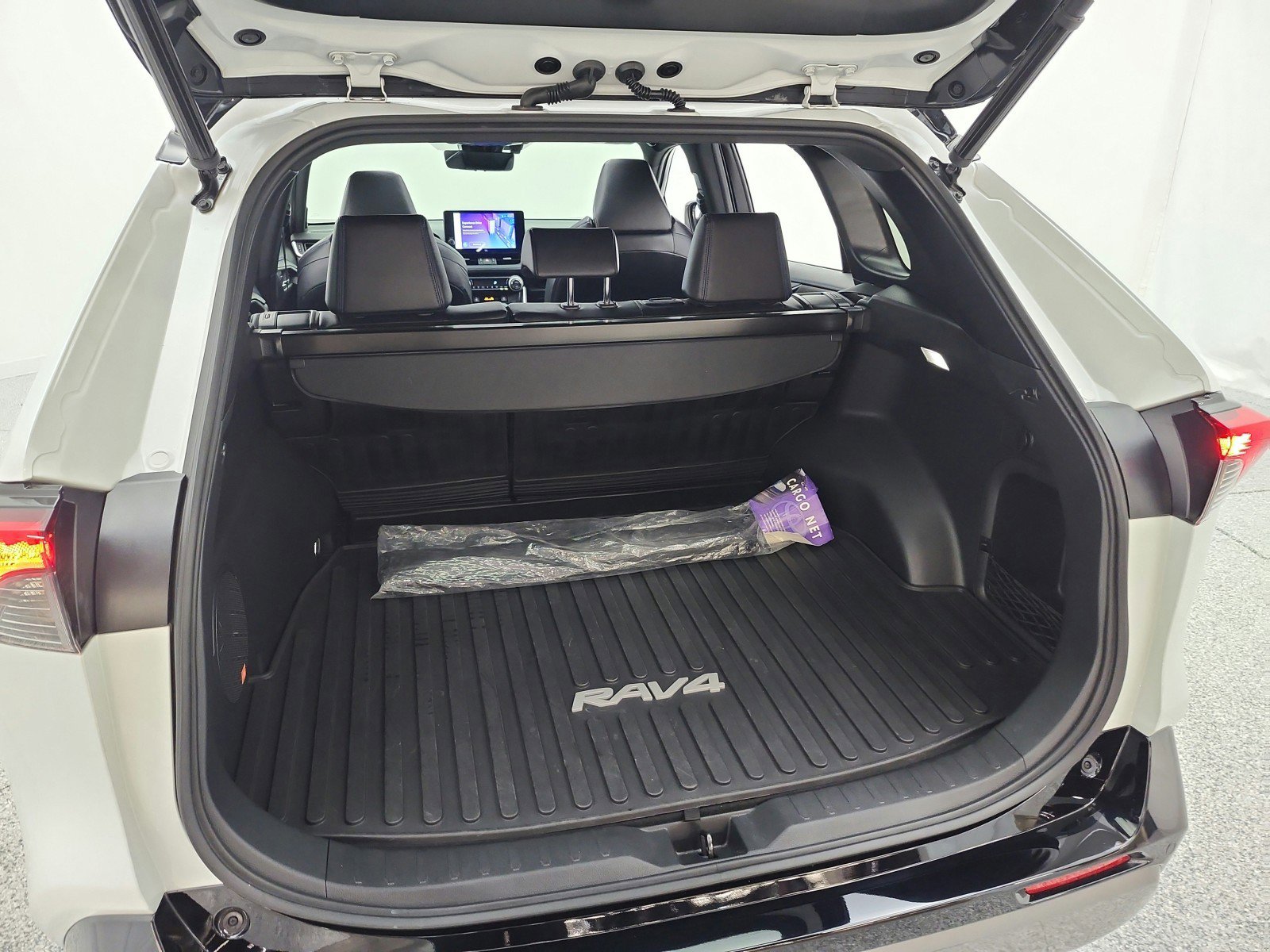 Used 2023 Toyota RAV4 XSE AWD/4WD image 21