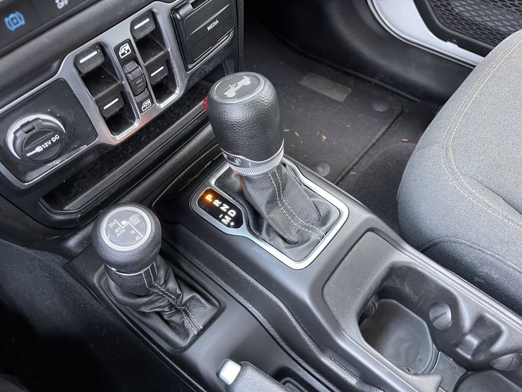 Used 2024 Jeep Wrangler Unlimited Sahara AWD/4WD image 27