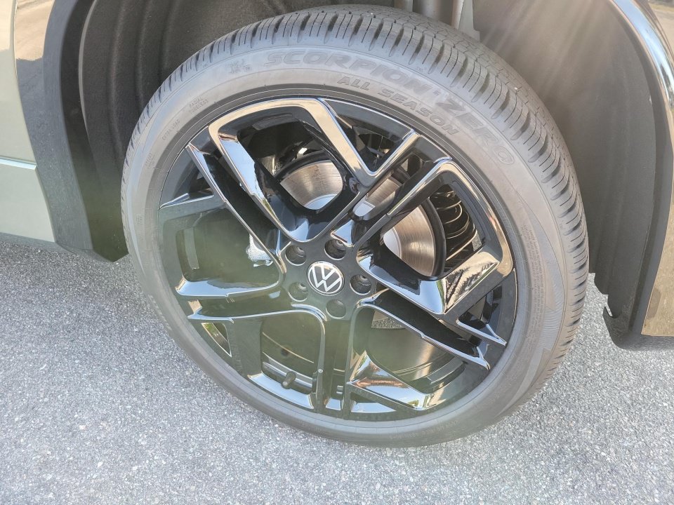 New 2026 Volkswagen Tiguan SE R-Line FWD image 27