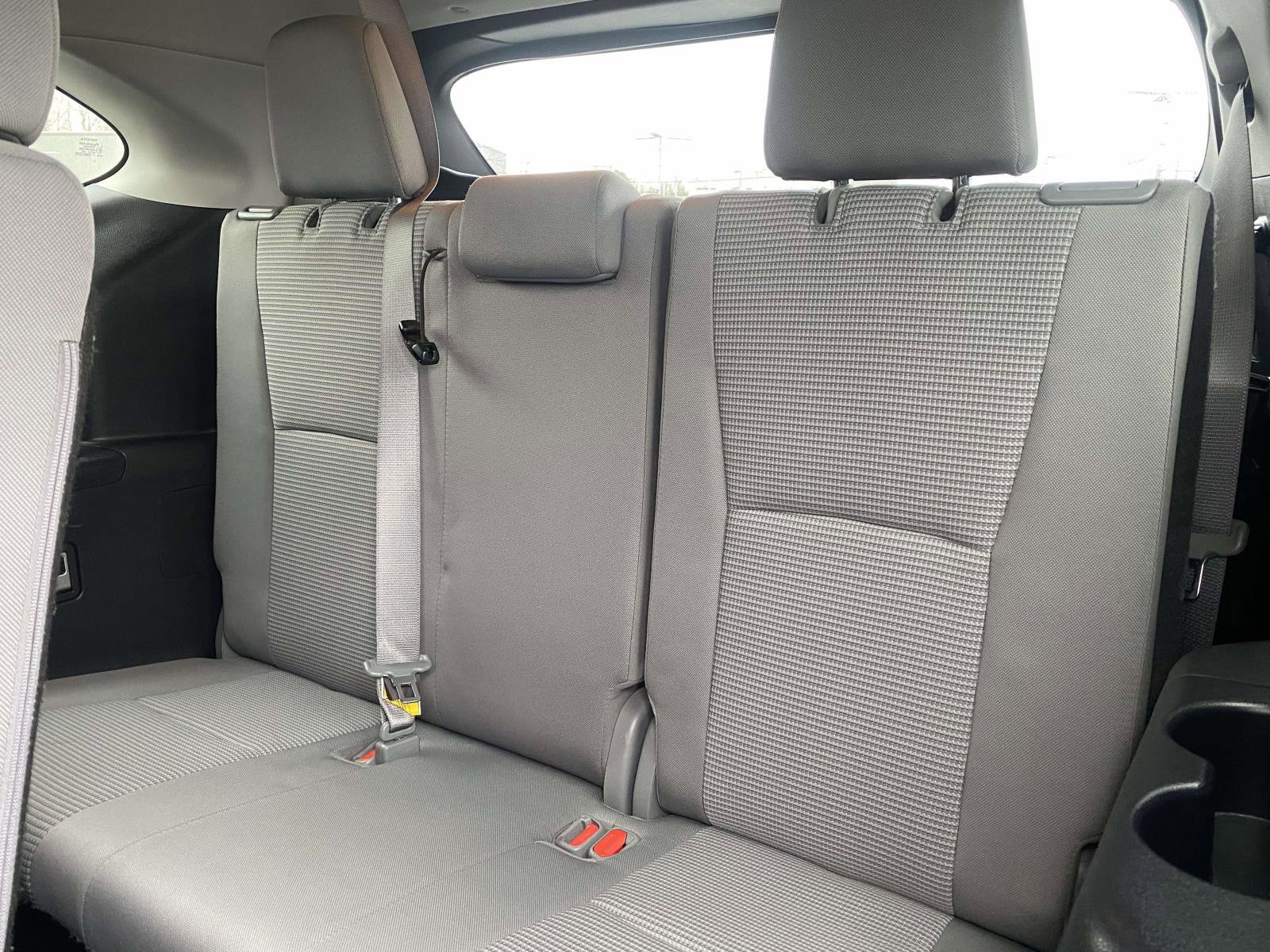 Used 2022 Toyota Highlander LE image 11