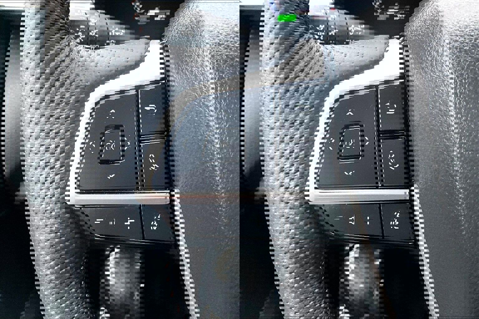 Used 2025 Toyota Sienna Platinum image 17