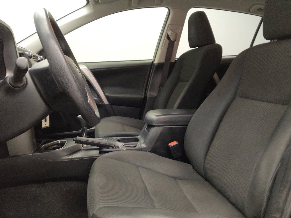 Used 2018 Toyota RAV4 LE FWD image 17