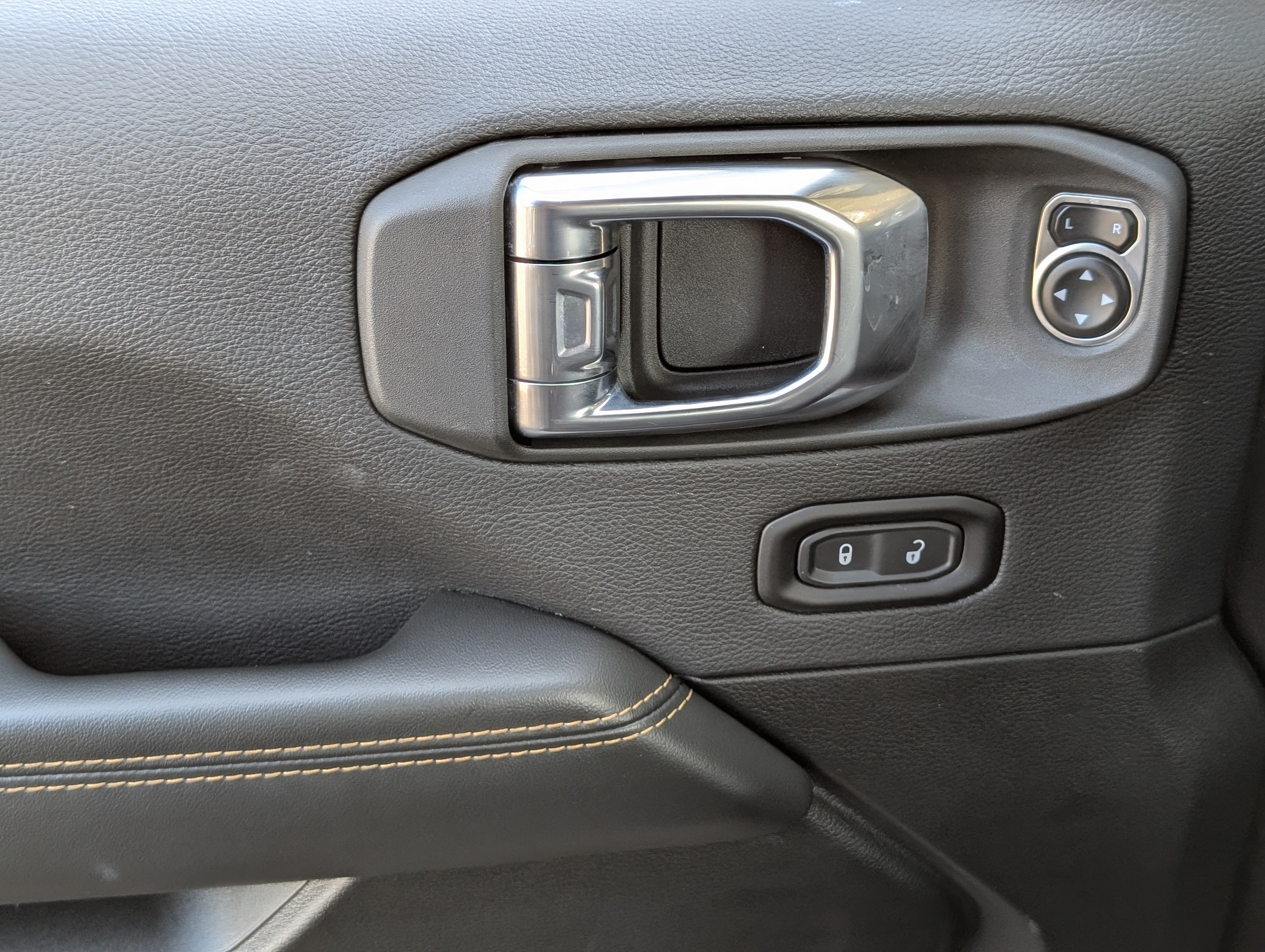 Used 2025 Jeep Wrangler Backcountry AWD/4WD image 15