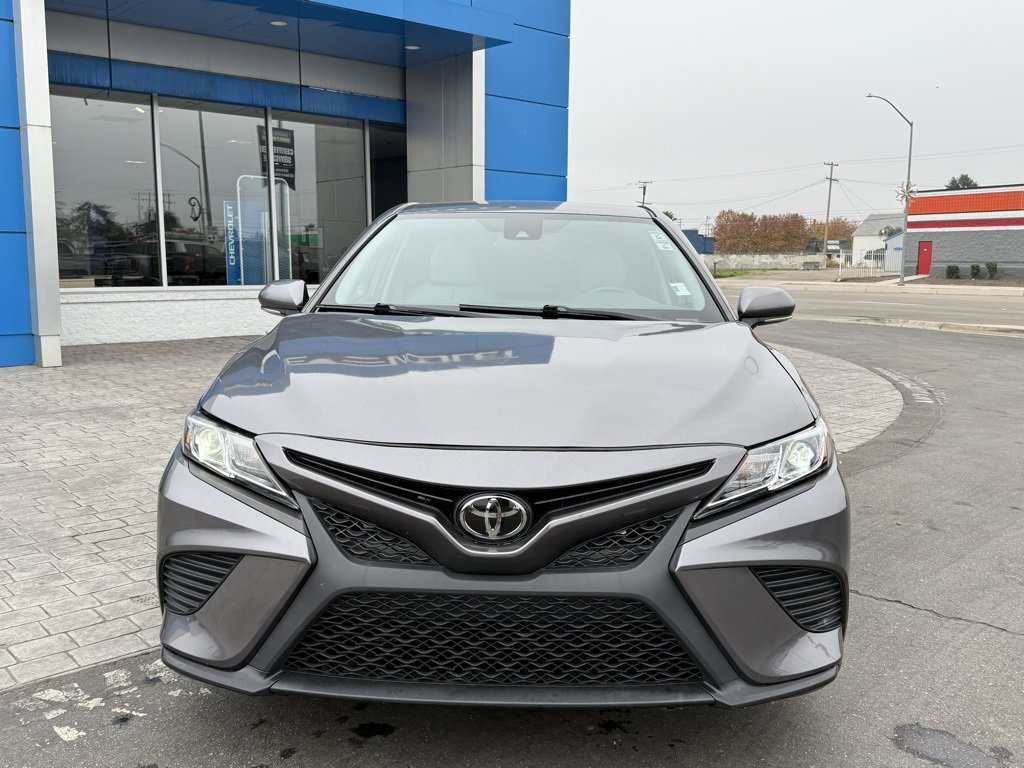 Used 2018 Toyota Camry SE image 2