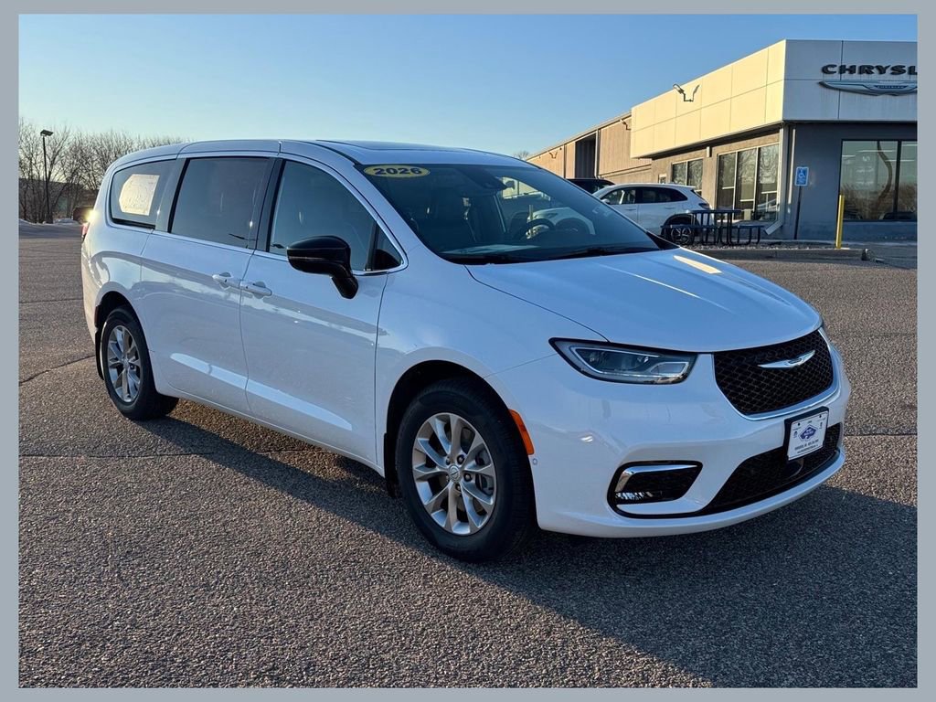 New 2026 Chrysler Pacifica Limited w/ Trailer Tow Group AWD/4WD image 1
