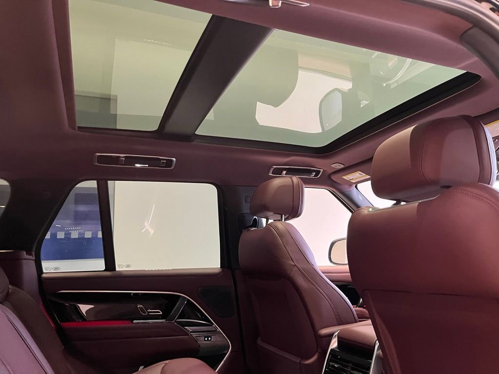 Used 2025 Land Rover Range Rover SE image 31