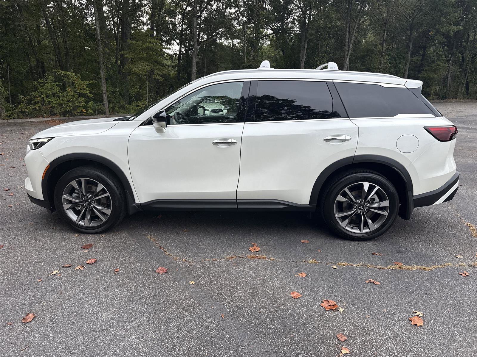 Certified 2025 INFINITI QX60 Luxe w/ Vision Package image 30