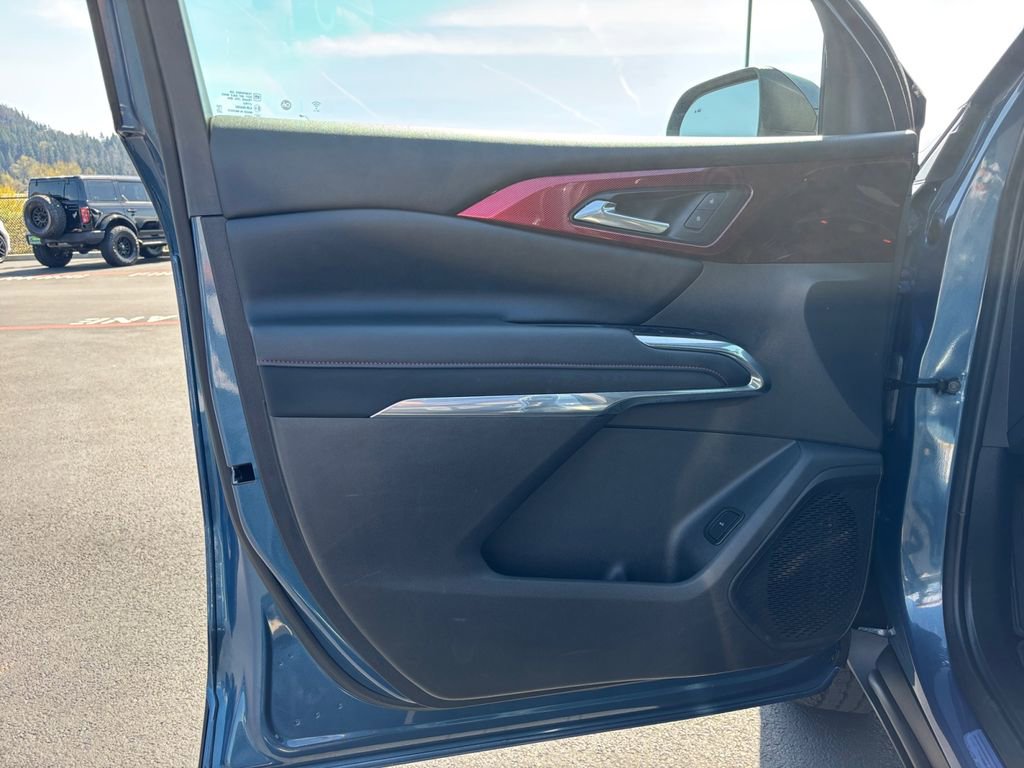 Used 2025 Chevrolet Traverse Z71 w/ Driver Confidence Package image 23