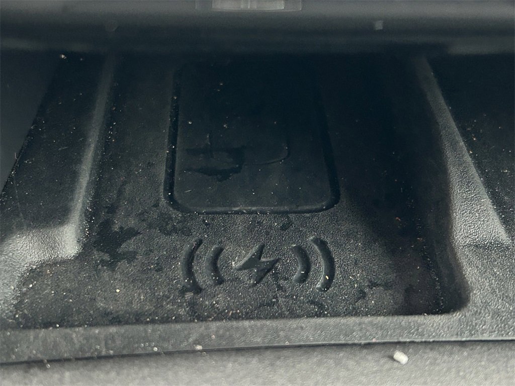 Used 2024 Land Rover Discovery S image 35