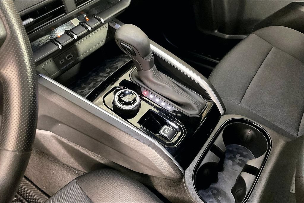 Used 2023 Chevrolet Colorado Trail Boss w/ Technology Package AWD/4WD image 16
