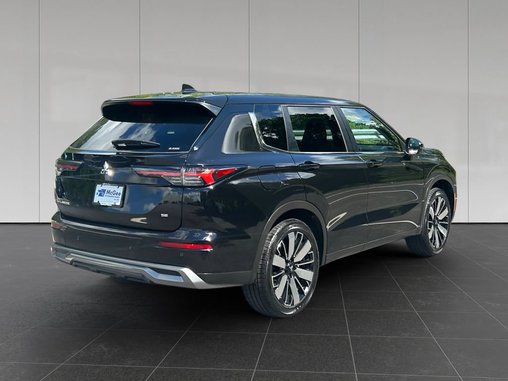 Used 2025 Mitsubishi Outlander SE AWD/4WD image 5