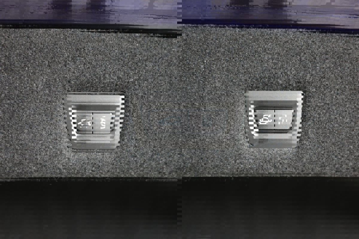 Used 2023 BMW 760i xDrive image 31