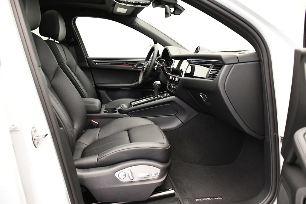 Certified 2026 Porsche Macan Turbo AWD/4WD image 49