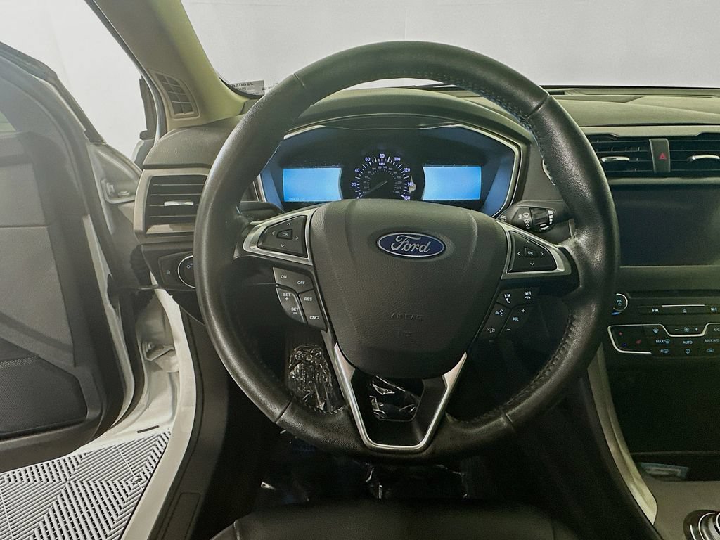 Used 2020 Ford Fusion SEL FWD image 16