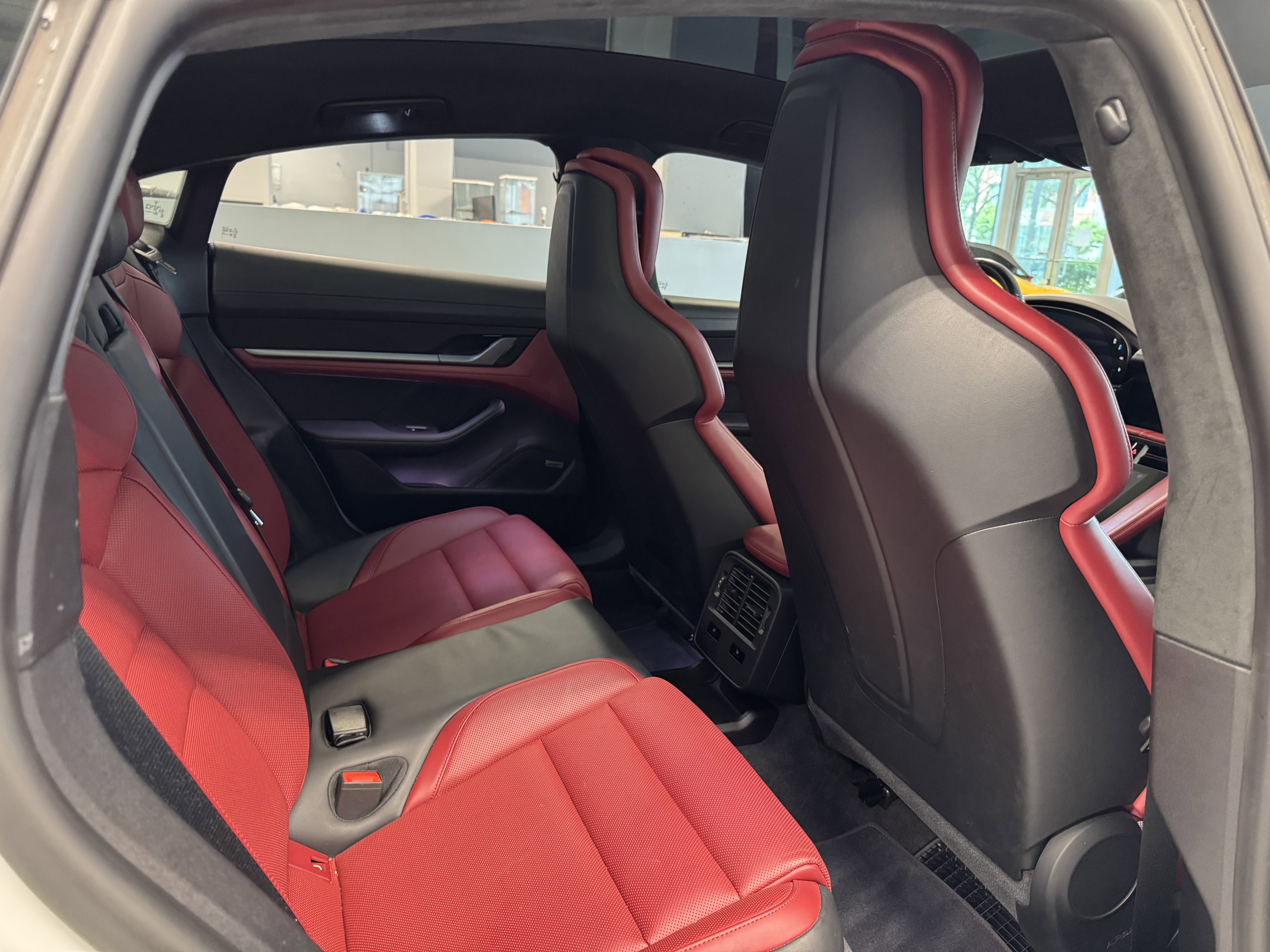 Used 2022 Porsche Taycan image 23