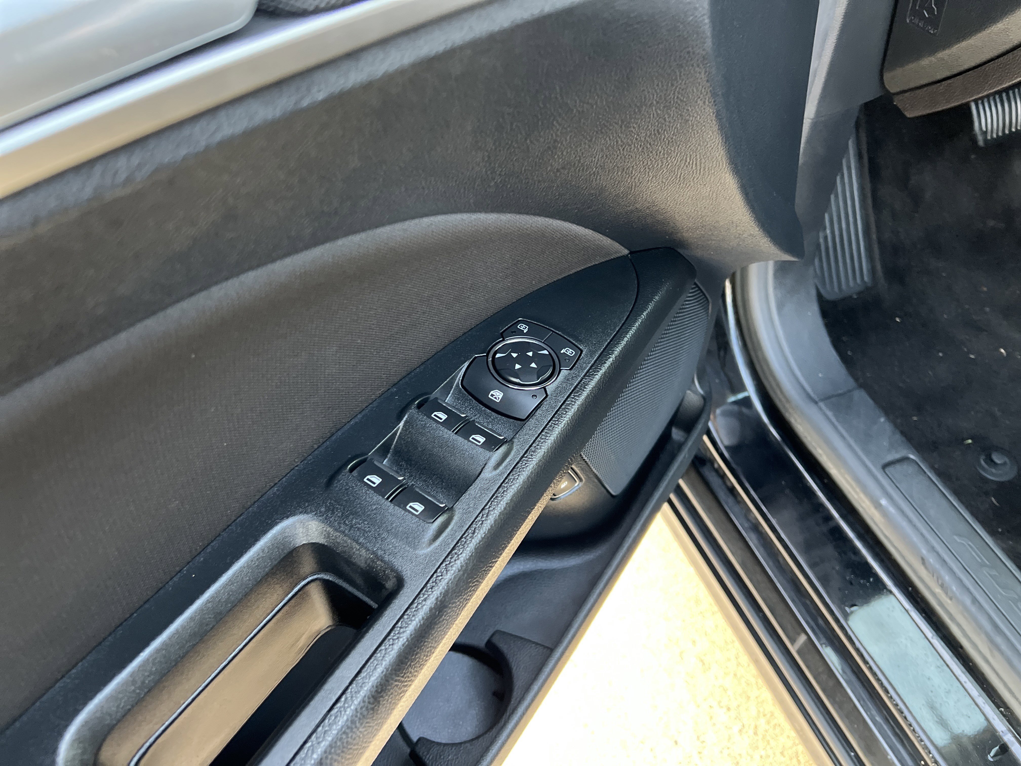 Used 2018 Ford Fusion SE image 14