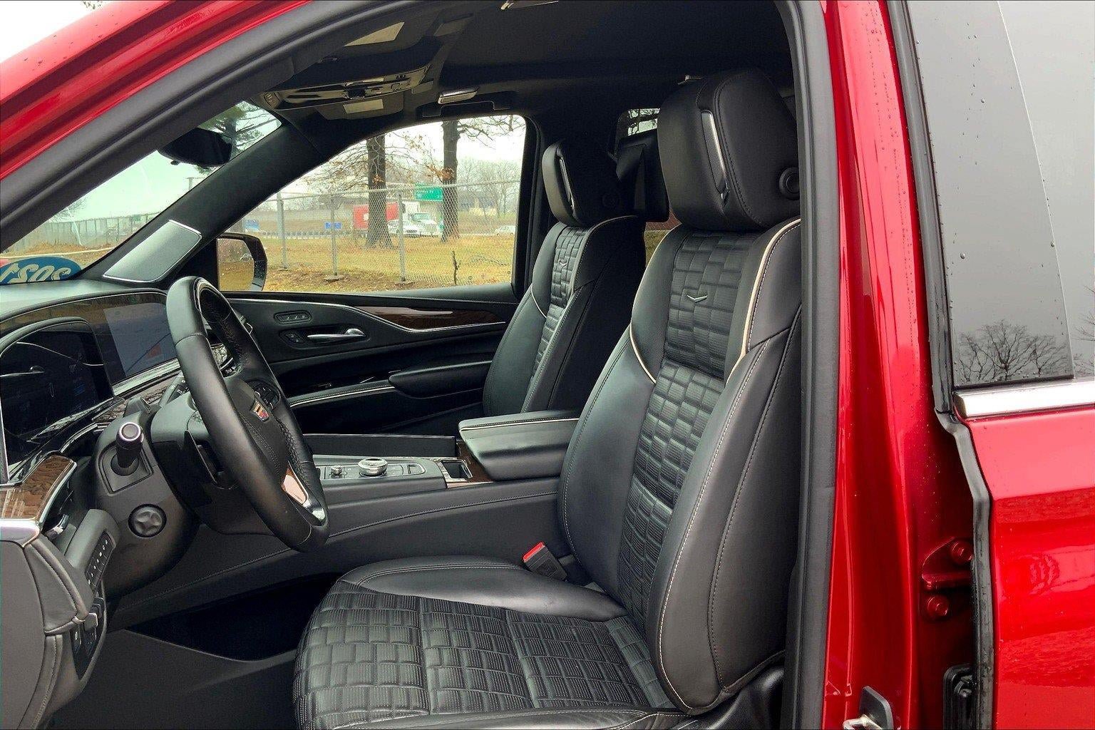 Used 2021 Cadillac Escalade Premium Luxury Platinum w/ Heavy-Duty Trailer Package AWD/4WD image 23