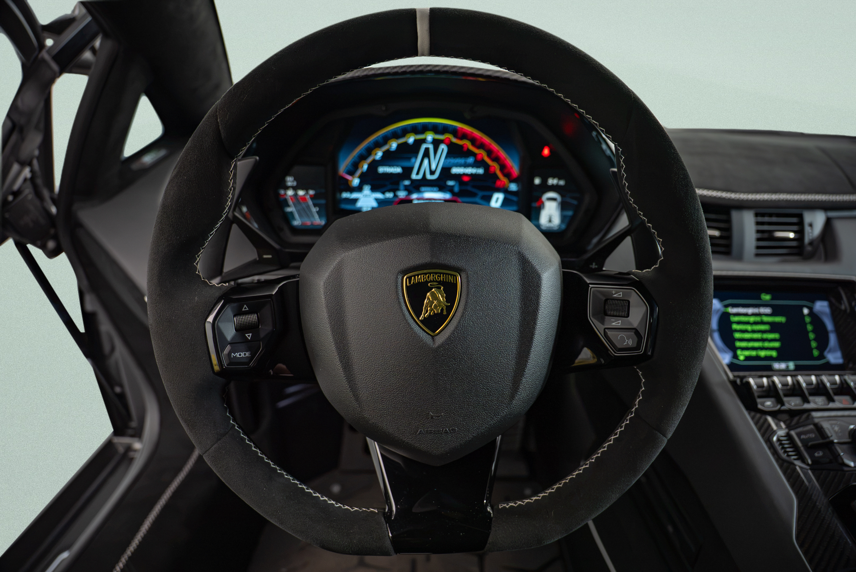 Used 2020 Lamborghini Aventador SVJ AWD/4WD image 12