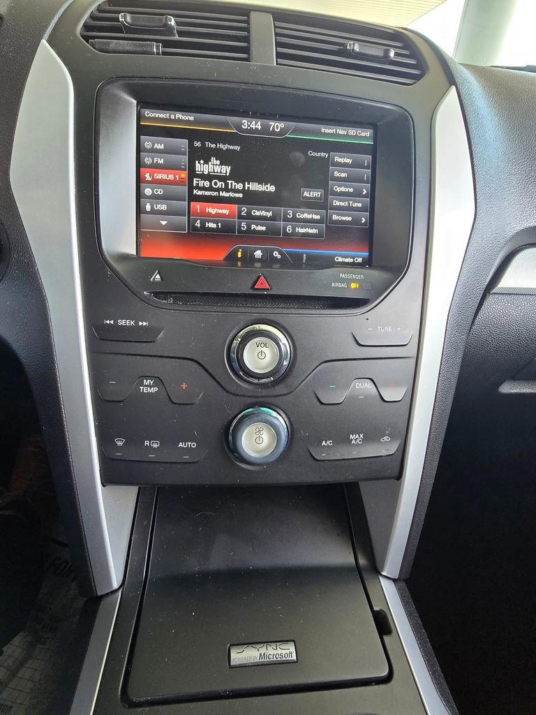 Used 2014 Ford Explorer XLT w/ Equipment Group 202A image 25