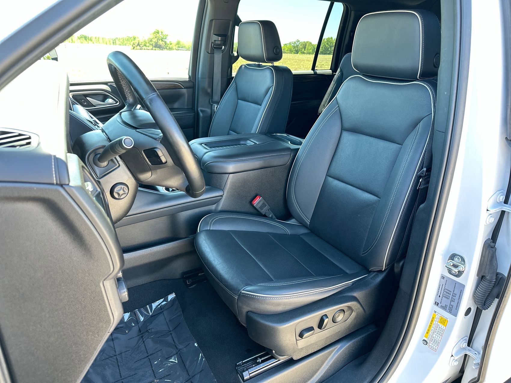 Used 2024 Chevrolet Suburban Premier RWD image 11
