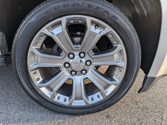 Used 2015 GMC Yukon Denali w/ Premium Package AWD/4WD image 21