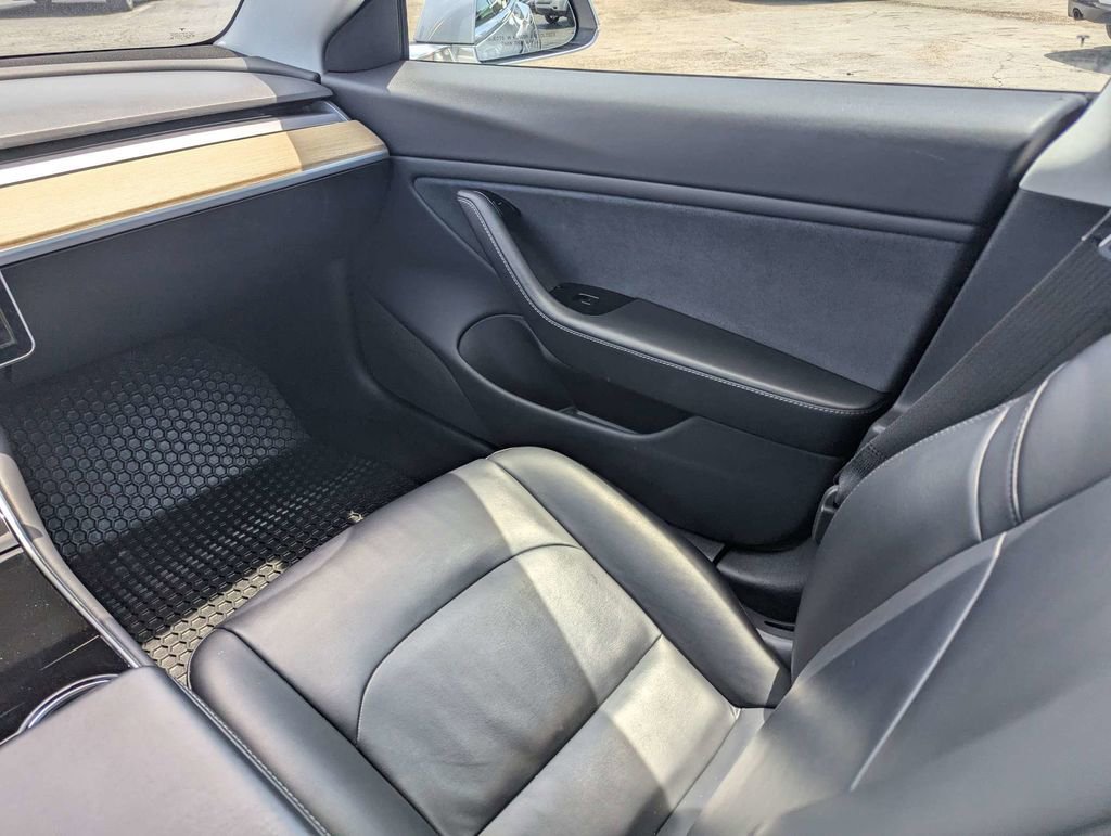 Used 2018 Tesla Model 3 Mid Range RWD image 15