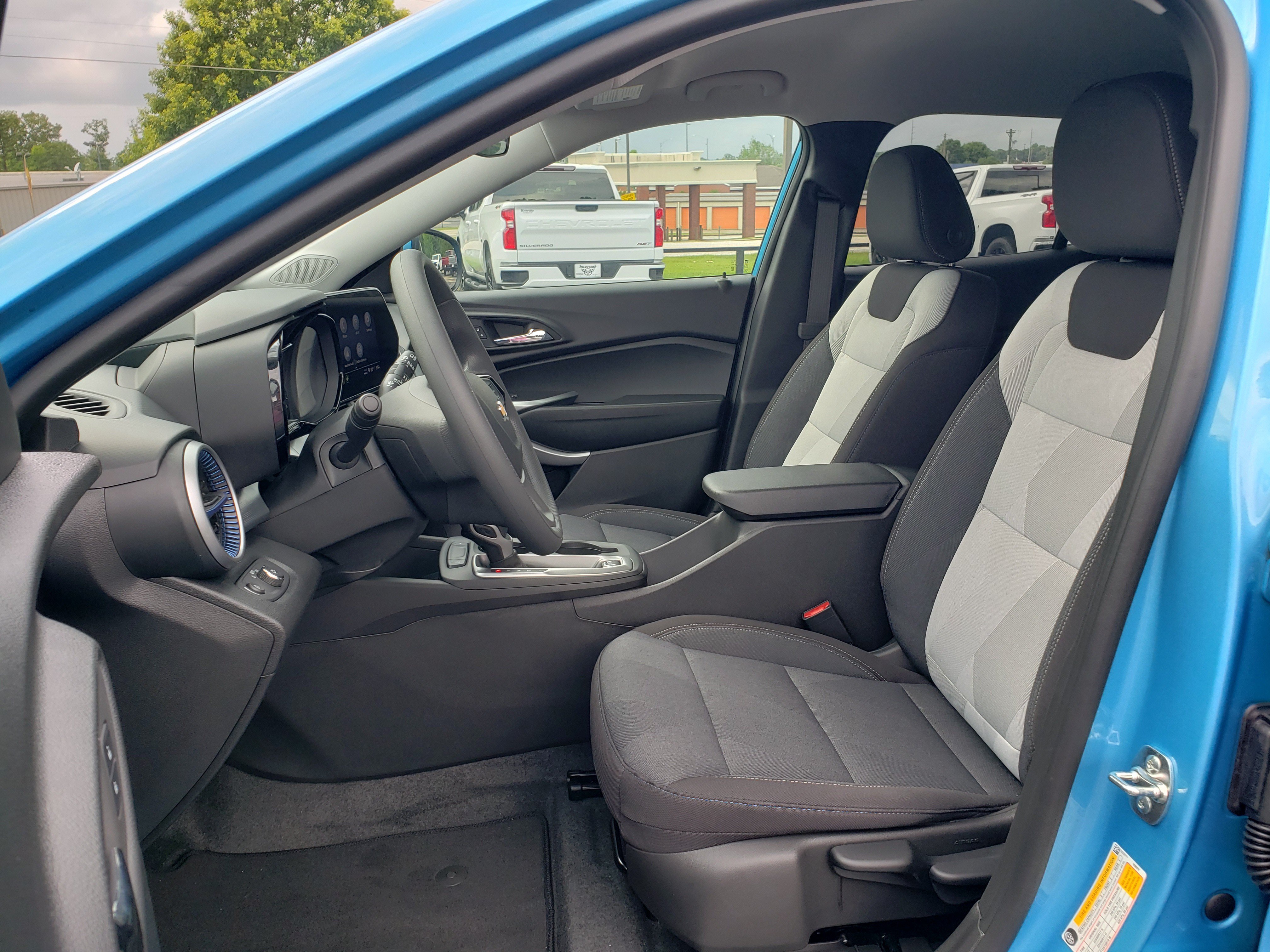 New 2026 Chevrolet Trax LS w/ LS Convenience Package FWD image 29