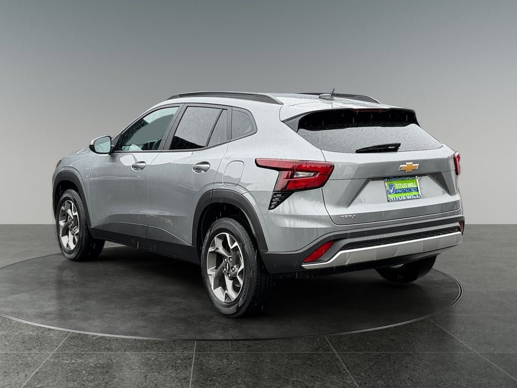 Used 2024 Chevrolet Trax LT w/ Sunroof Package FWD image 7