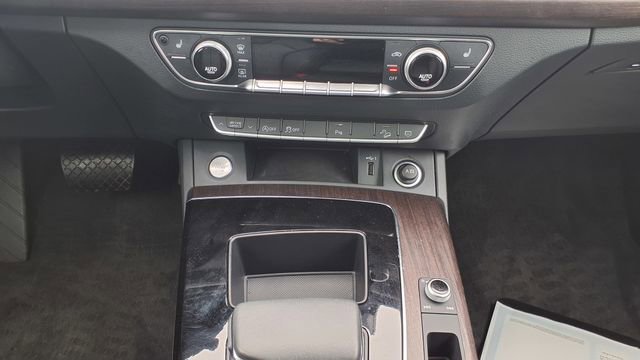 Used 2024 Audi Q5 2.0T Premium w/ Convenience Package image 29