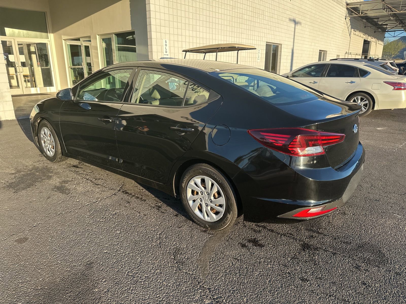Used 2019 Hyundai Elantra SE image 2